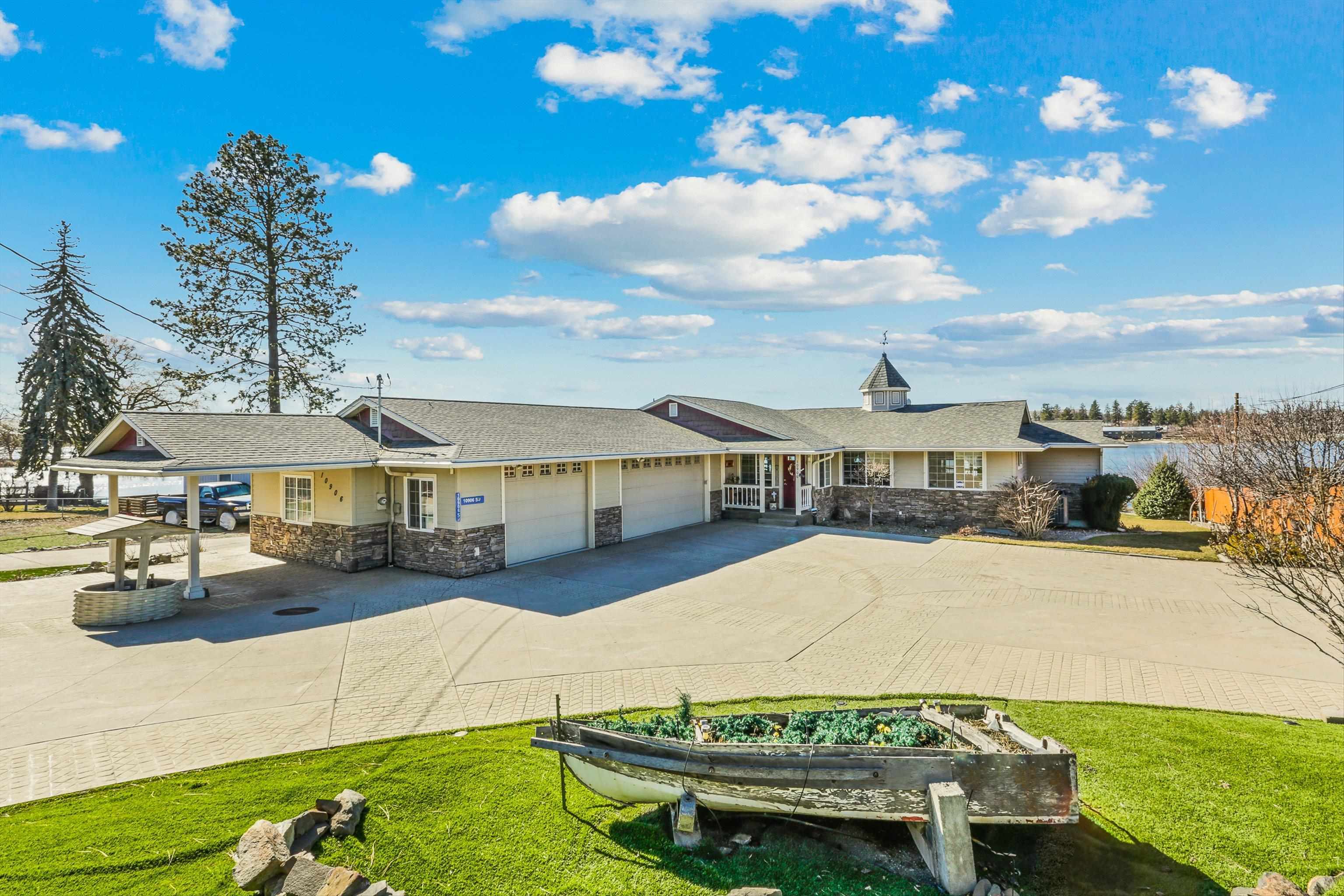 Property Photo: 10906 S Sunnyslope Rd WA 99022-9526