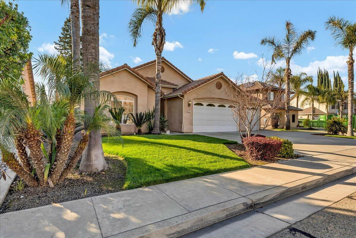 Property Photo: 2231 S Conyer Court CA 93277
