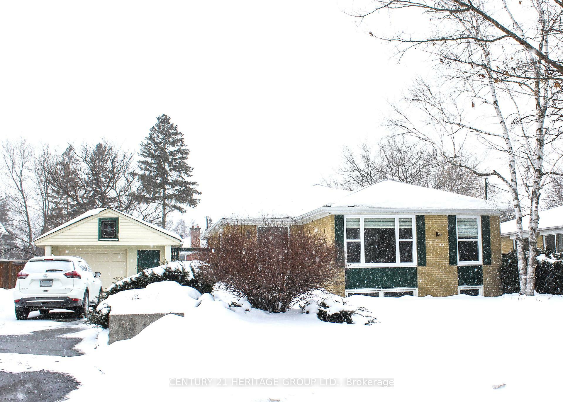 70 Richardson Drive  Aurora ON L4G 1Z3 photo