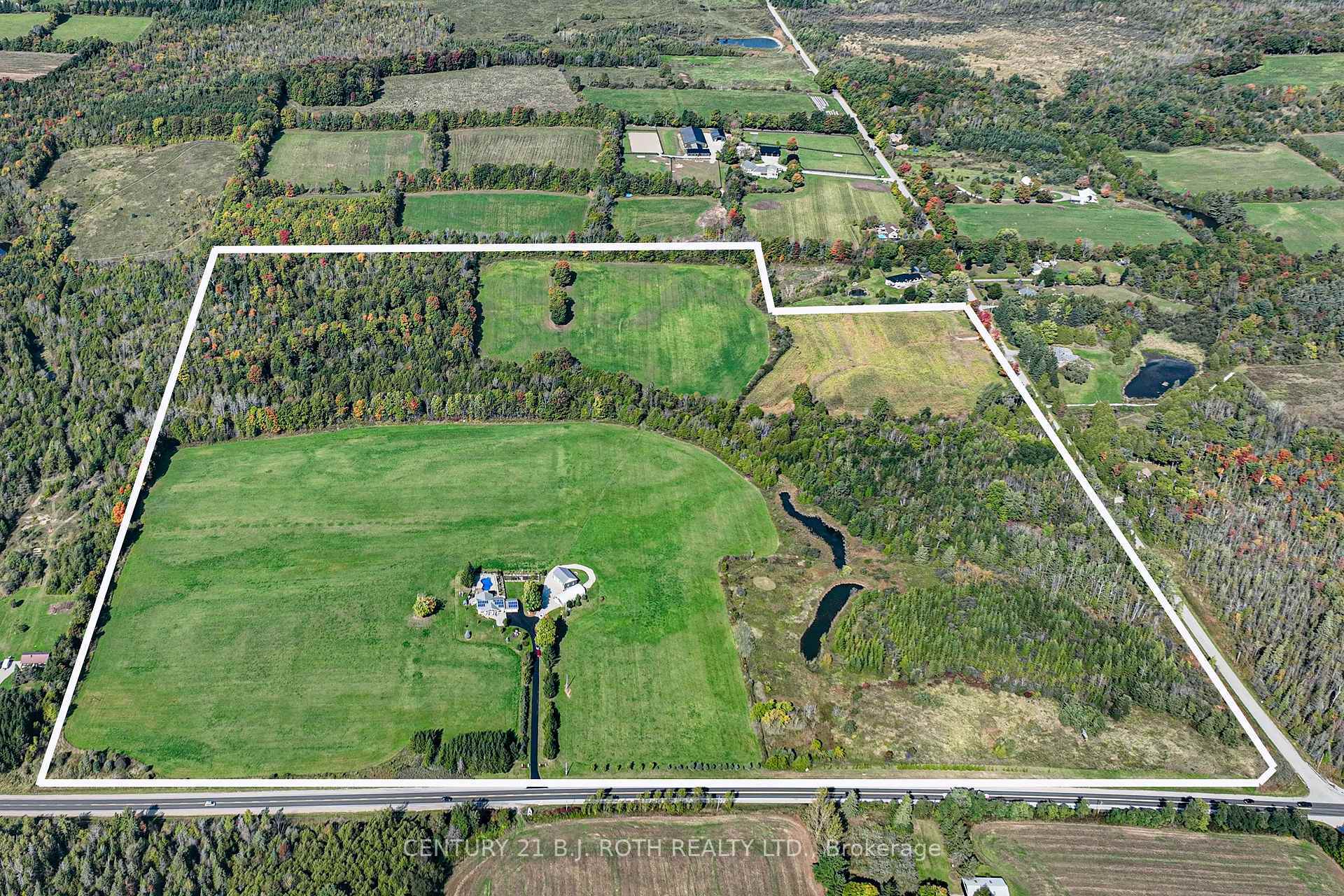 Property Photo: 1322 Horseshoe Valley Road E ON L0K 1E0
