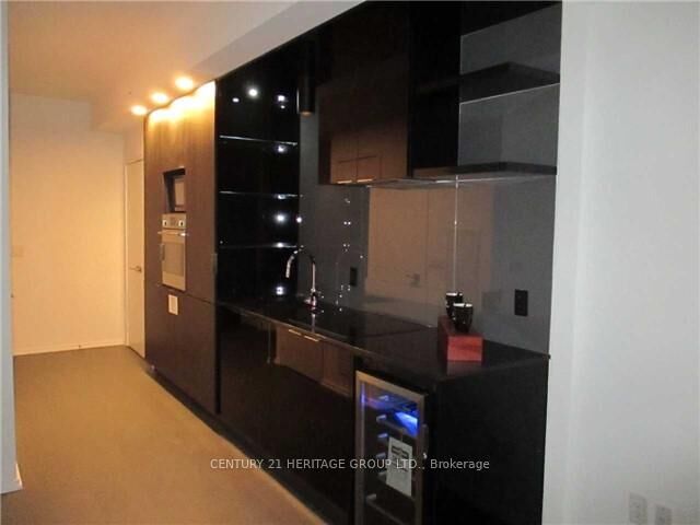 Property Photo: 70 Temperance St 705 ON M5H 0B1