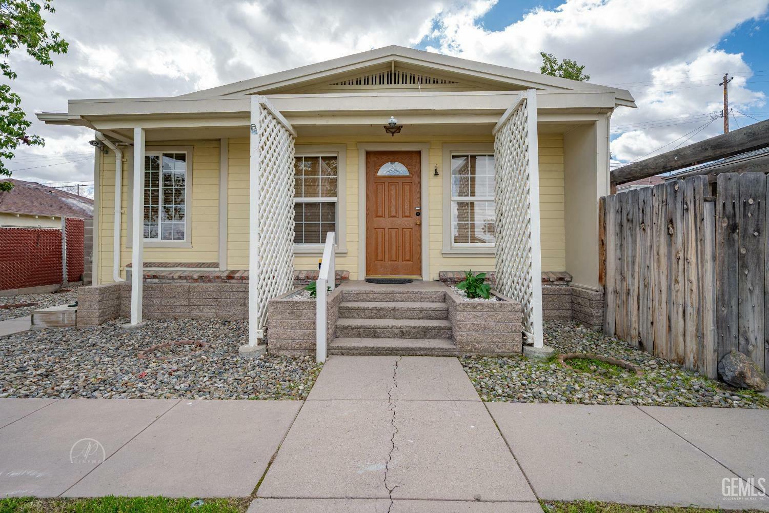 Property Photo:  515 Philippine Street  CA 93268 