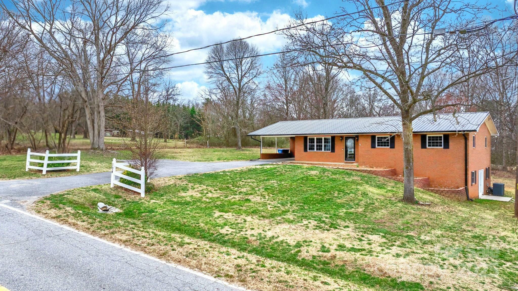 Property Photo: 104 Pop Davis Road NC 28681