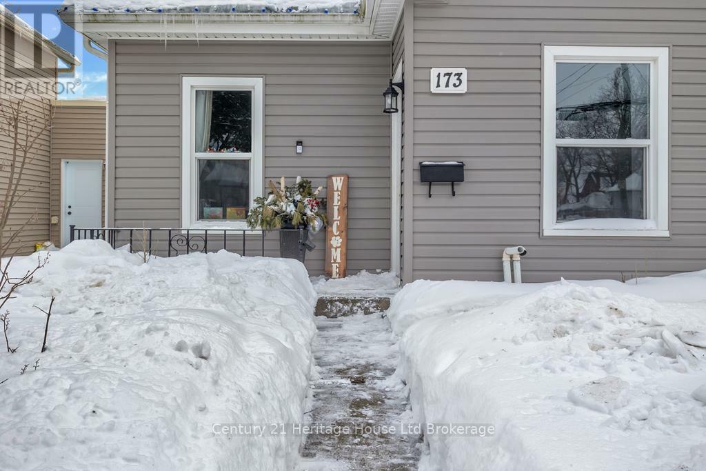 Property Photo:  173 Sydenham Street  ON N3R 3Z1 