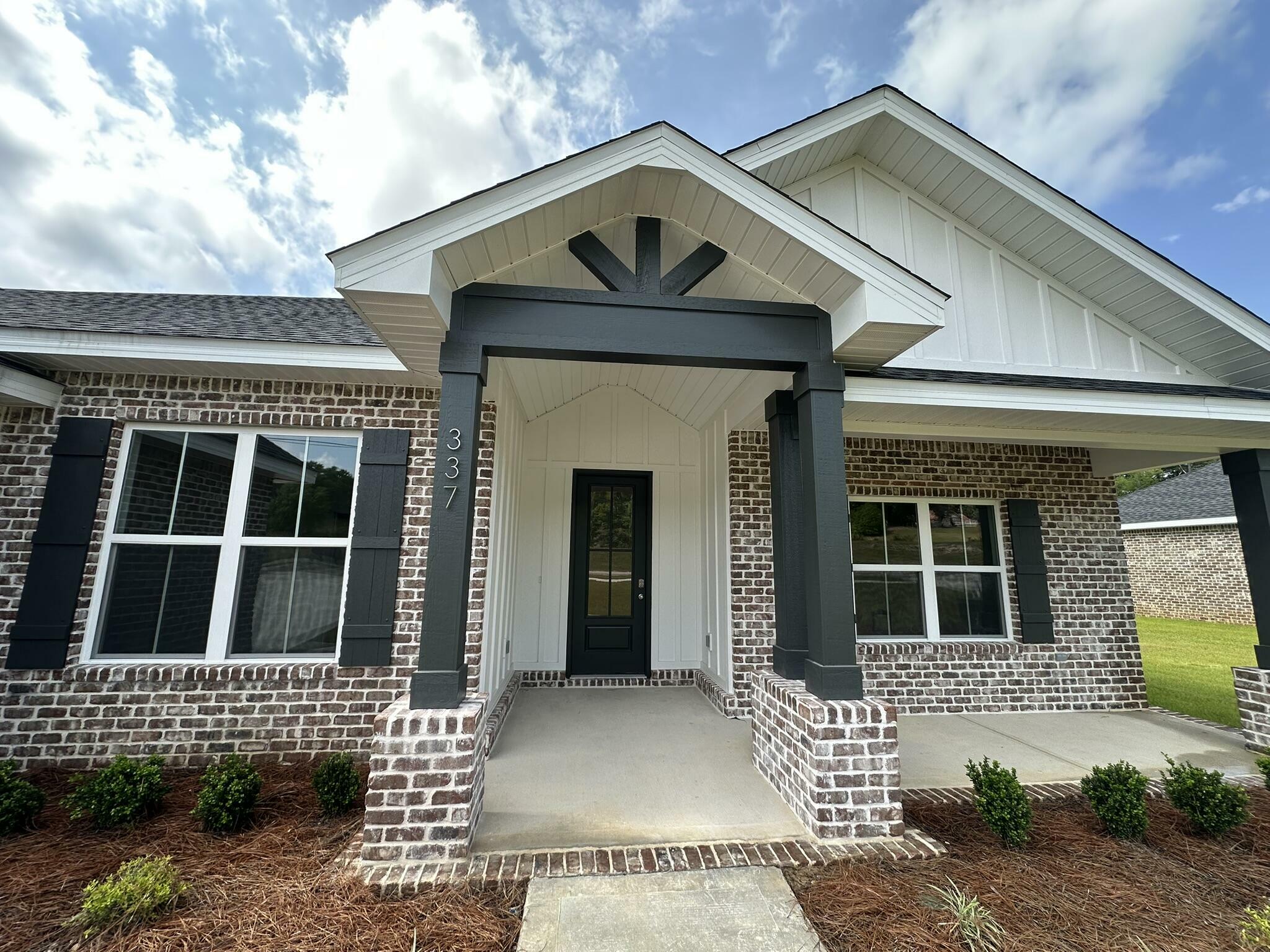 Property Photo: 337 Shoal River Drive FL 32539
