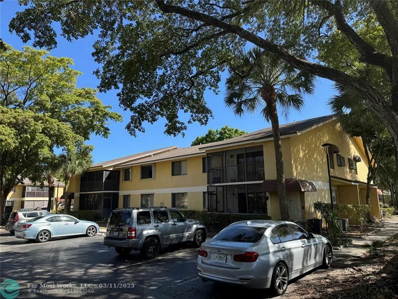 Property Photo:  3059 N Oakland Forest Dr 102  FL 33309 