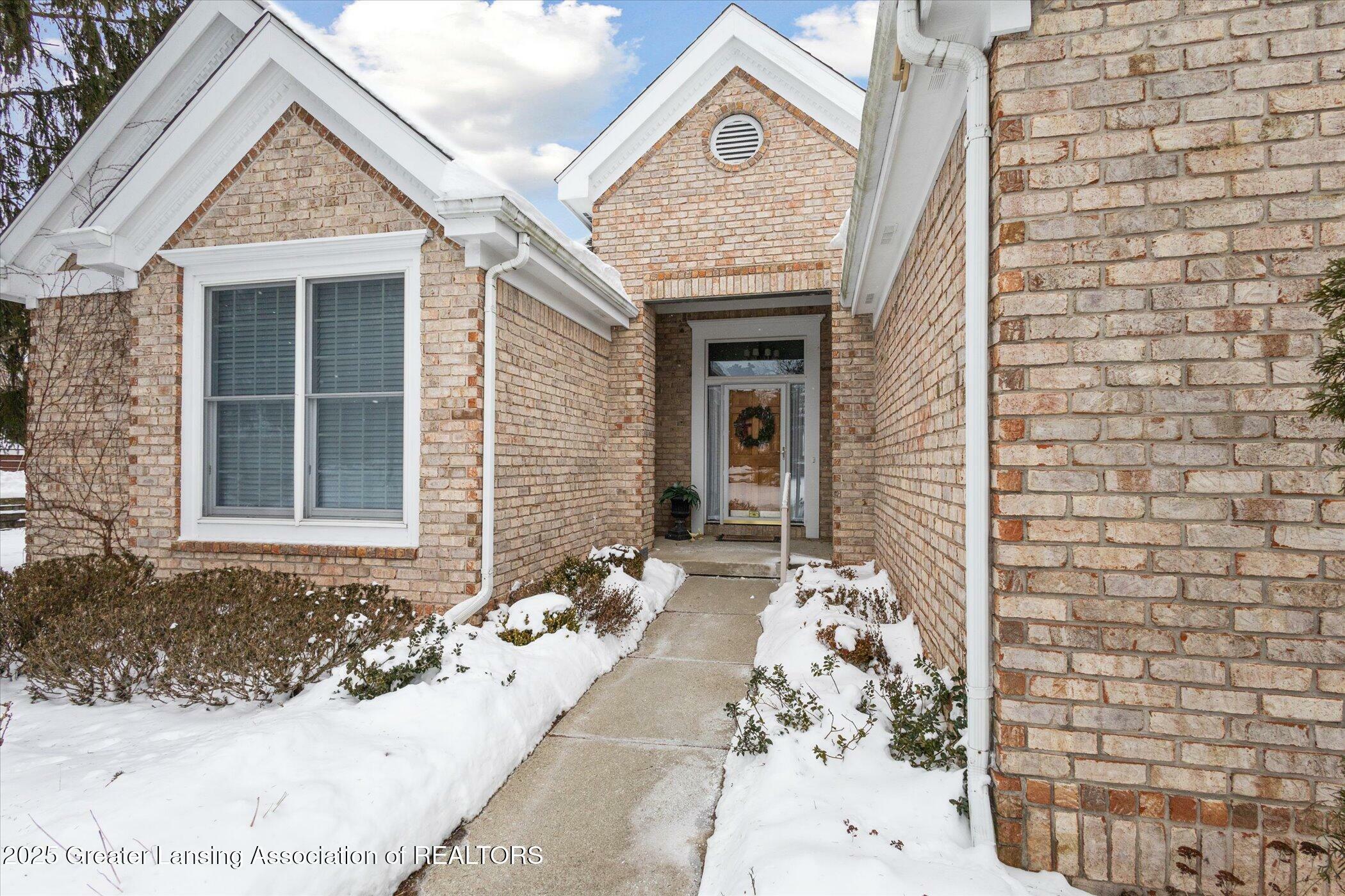 Property Photo:  6100 W Longview Drive  MI 48823 