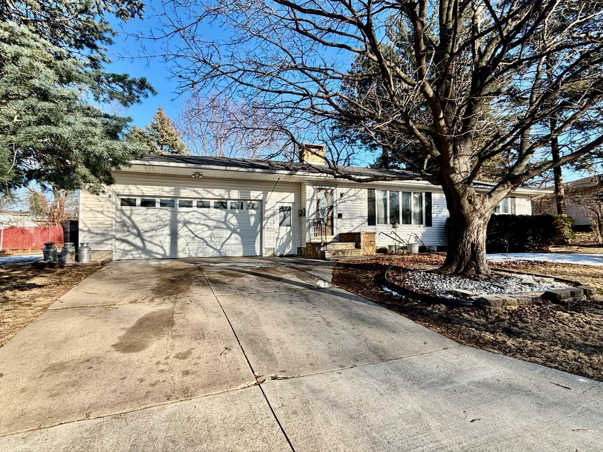 Property Photo:  2301 Westview Avenue  IA 50701 