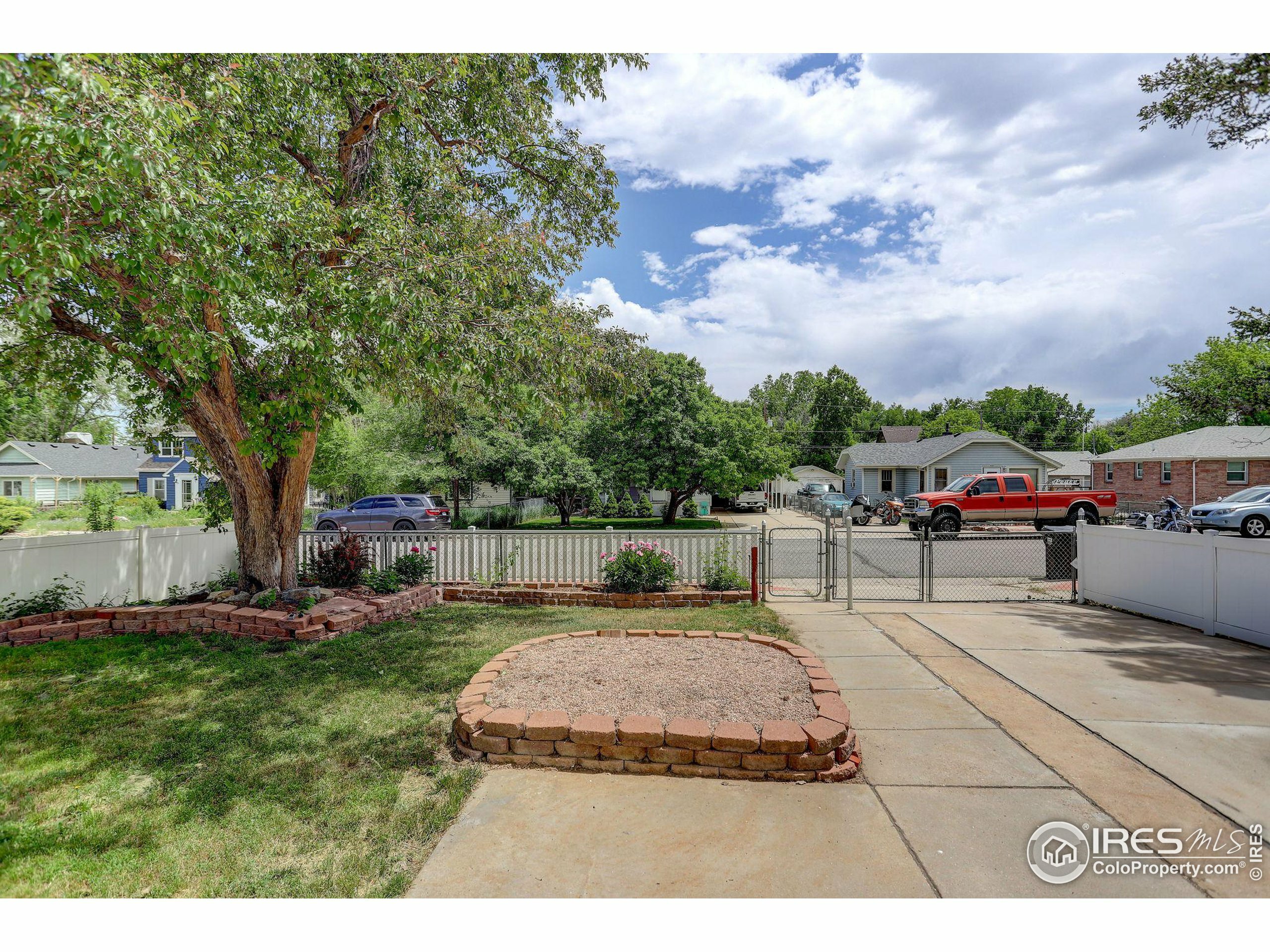 Property Photo:  724 Carbon St  CO 80516 