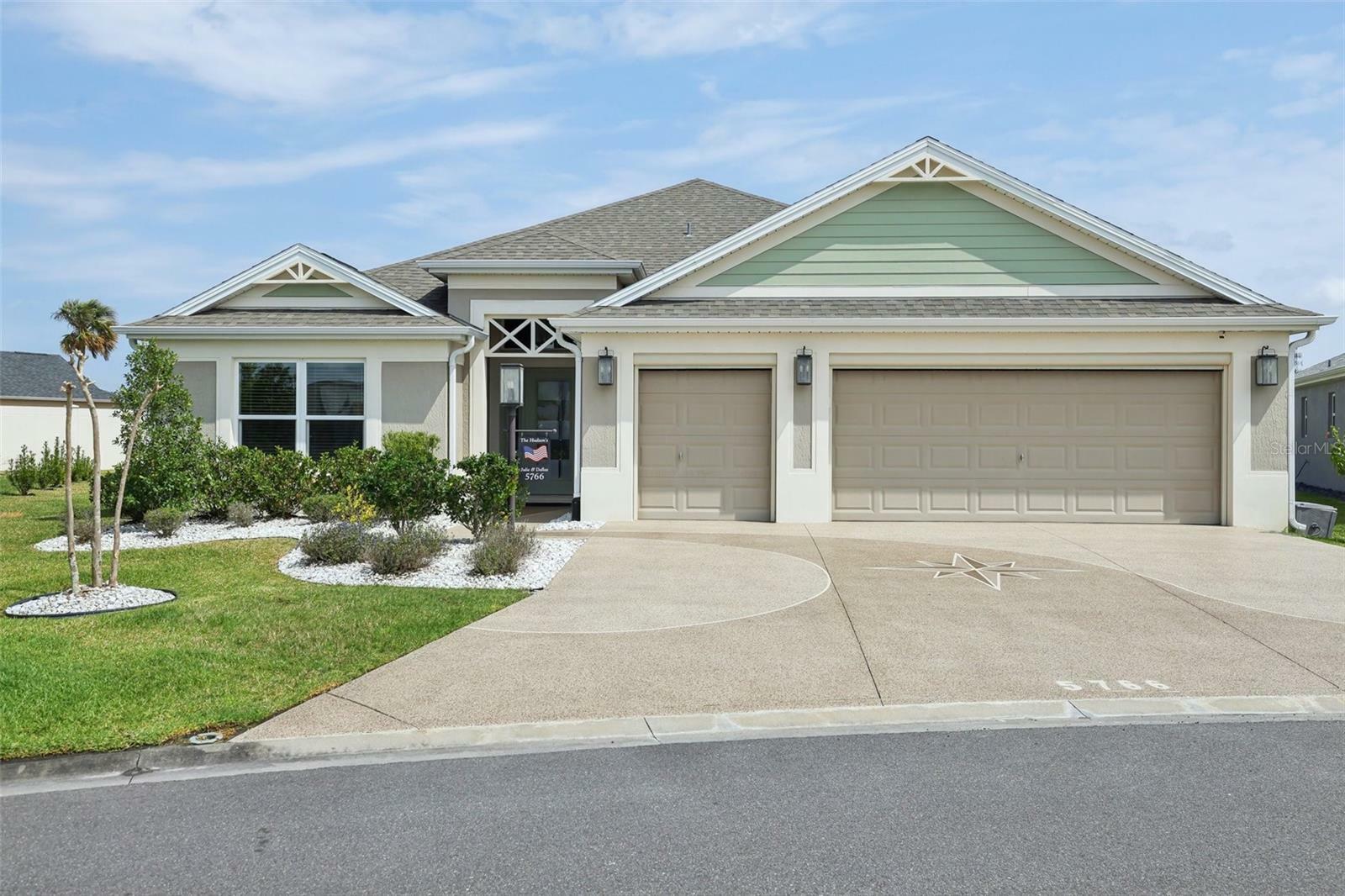 Property Photo: 5766 Henry Loop FL 32163