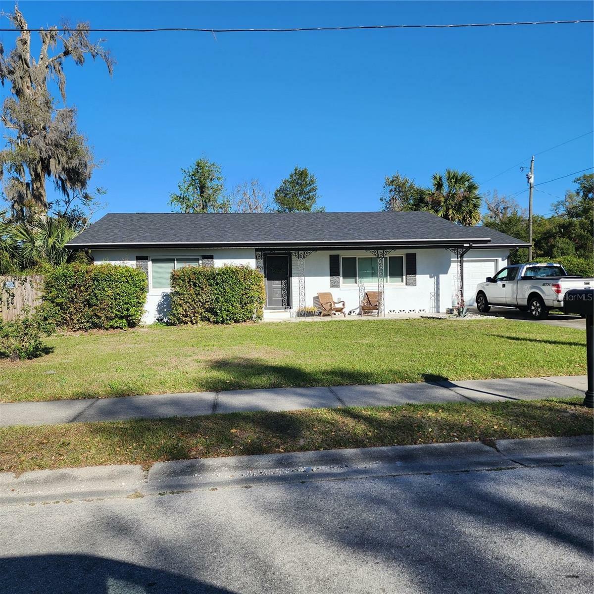Property Photo: 700 N Carpenter Avenue FL 32763