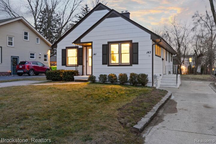Property Photo:  141 Ferndale Avenue  MI 48307 1103 