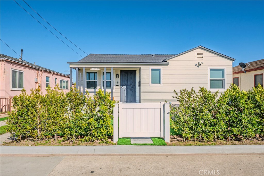 Property Photo:  11018 S Burl Ave  CA 90304 