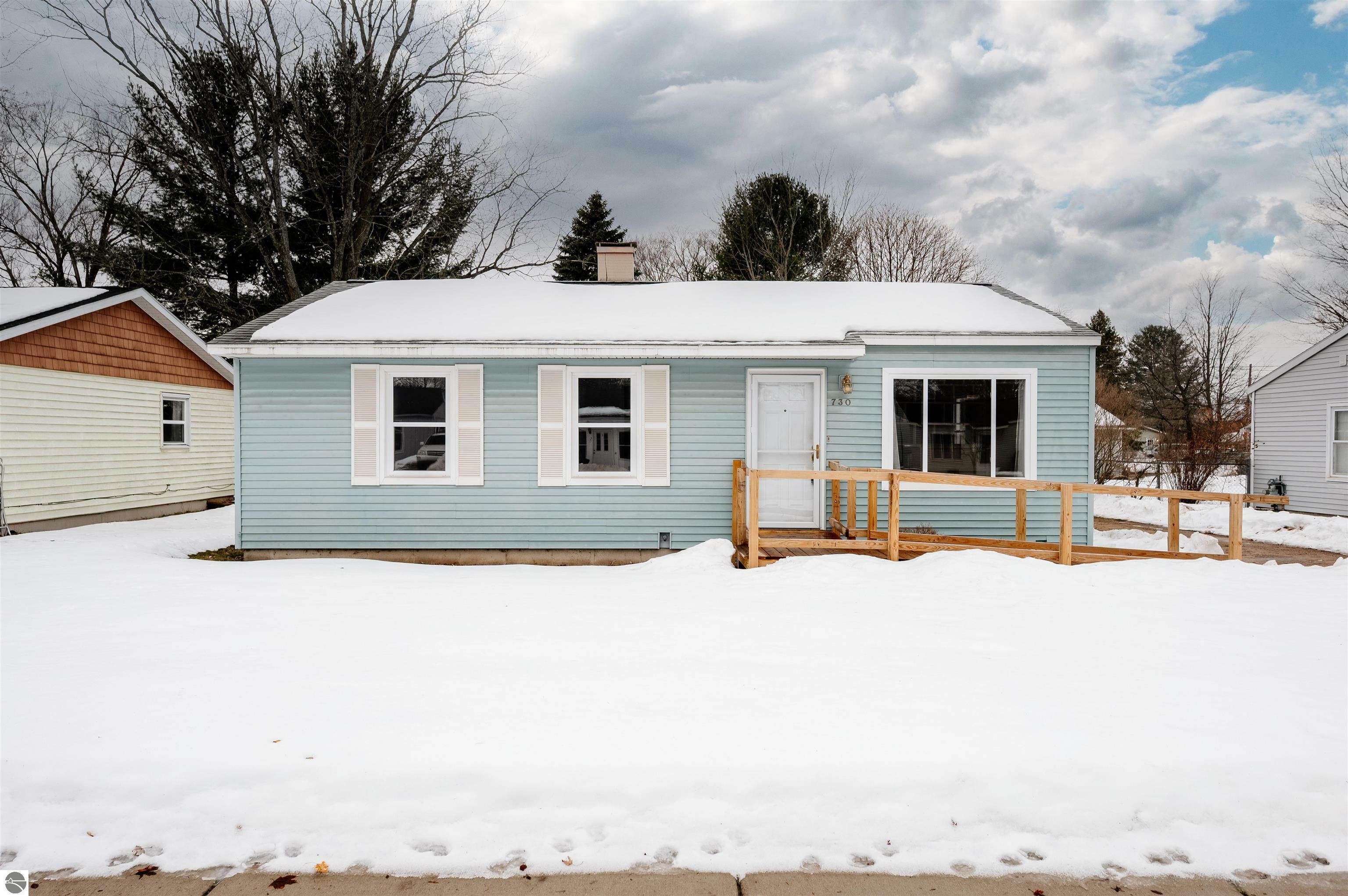 730 Bates  Traverse City MI 49686 photo