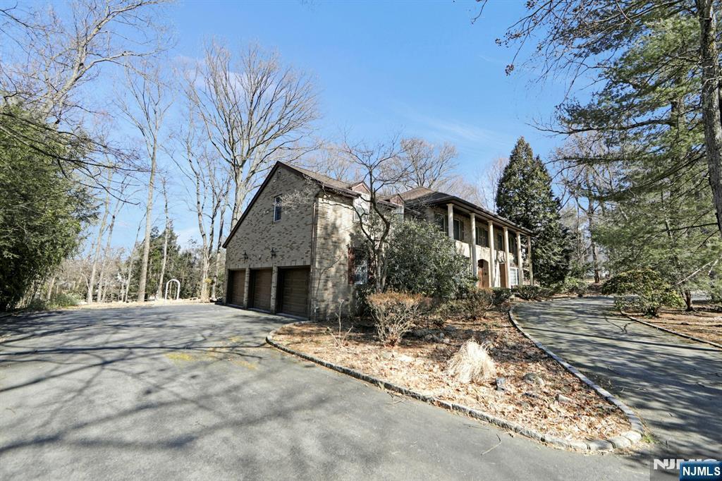 Property Photo:  757 Walnut Drive  NJ 07417 