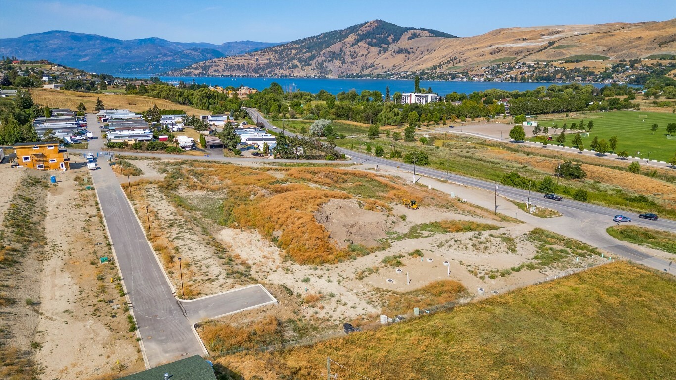 Photo de la propriété:  6758 Okanagan Avenue  BC V1H 1M2 