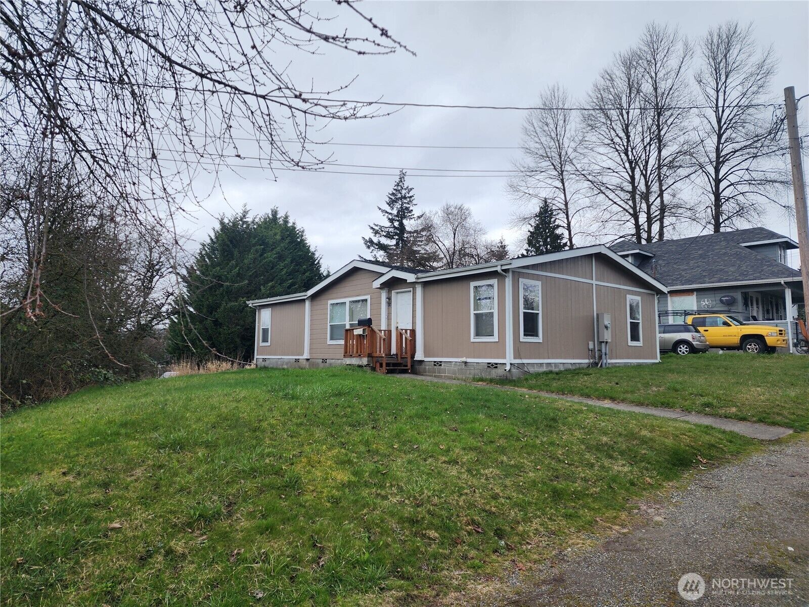 Property Photo: 920 NW St Helens Avenue WA 98532