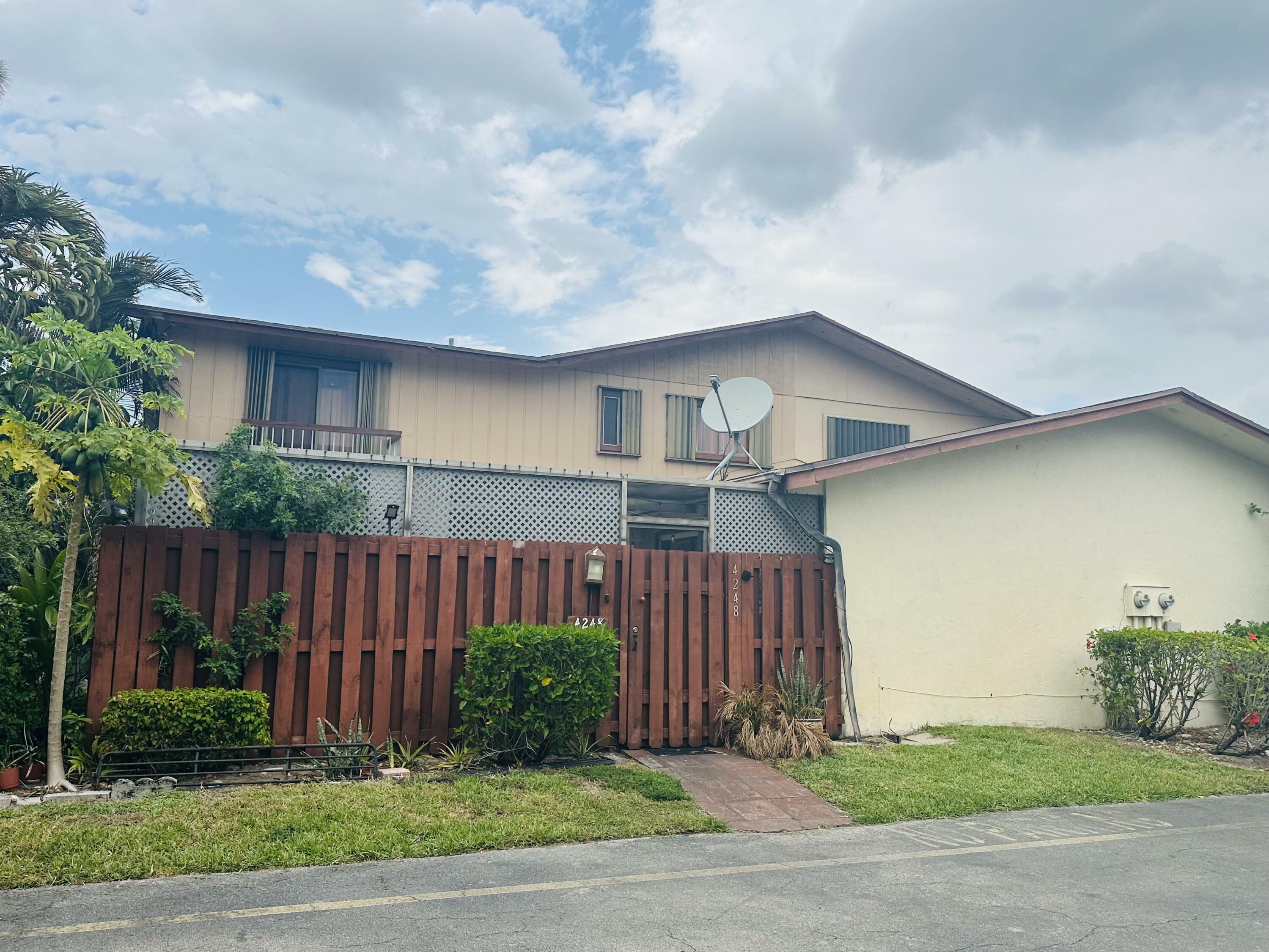Property Photo: 4248 S Landar Drive FL 33463