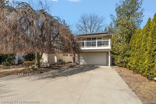 Property Photo: 2372 Pine Lake Road MI 48324