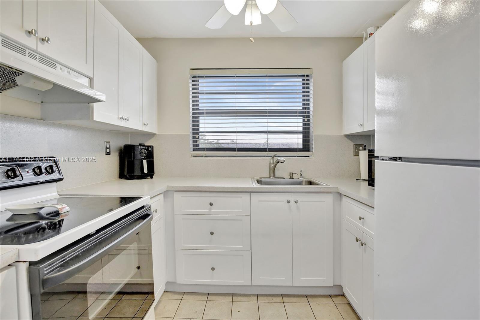 Property Photo: 1001 Colony Point Cir 514 FL 33026