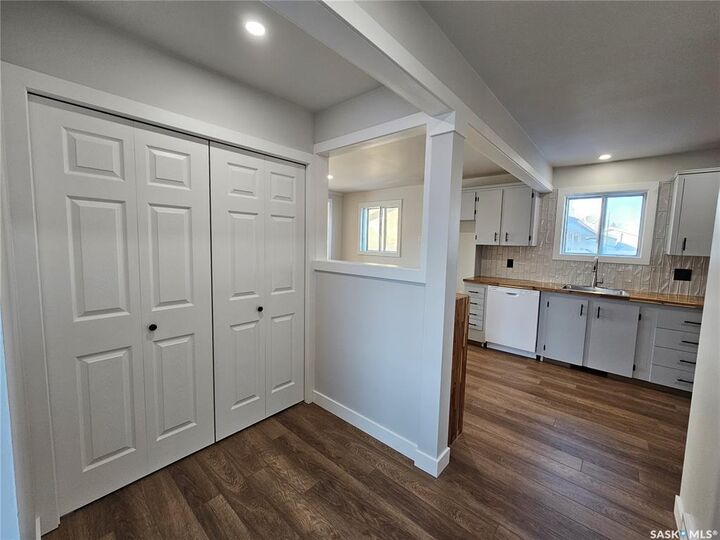 Property Photo:  112 Jubilee Bay  SK S0K 4L0