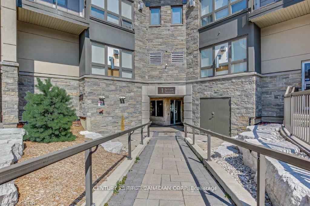Photo de la propriété: 1 Jacksway Crescent 121 ON N5X 3T5