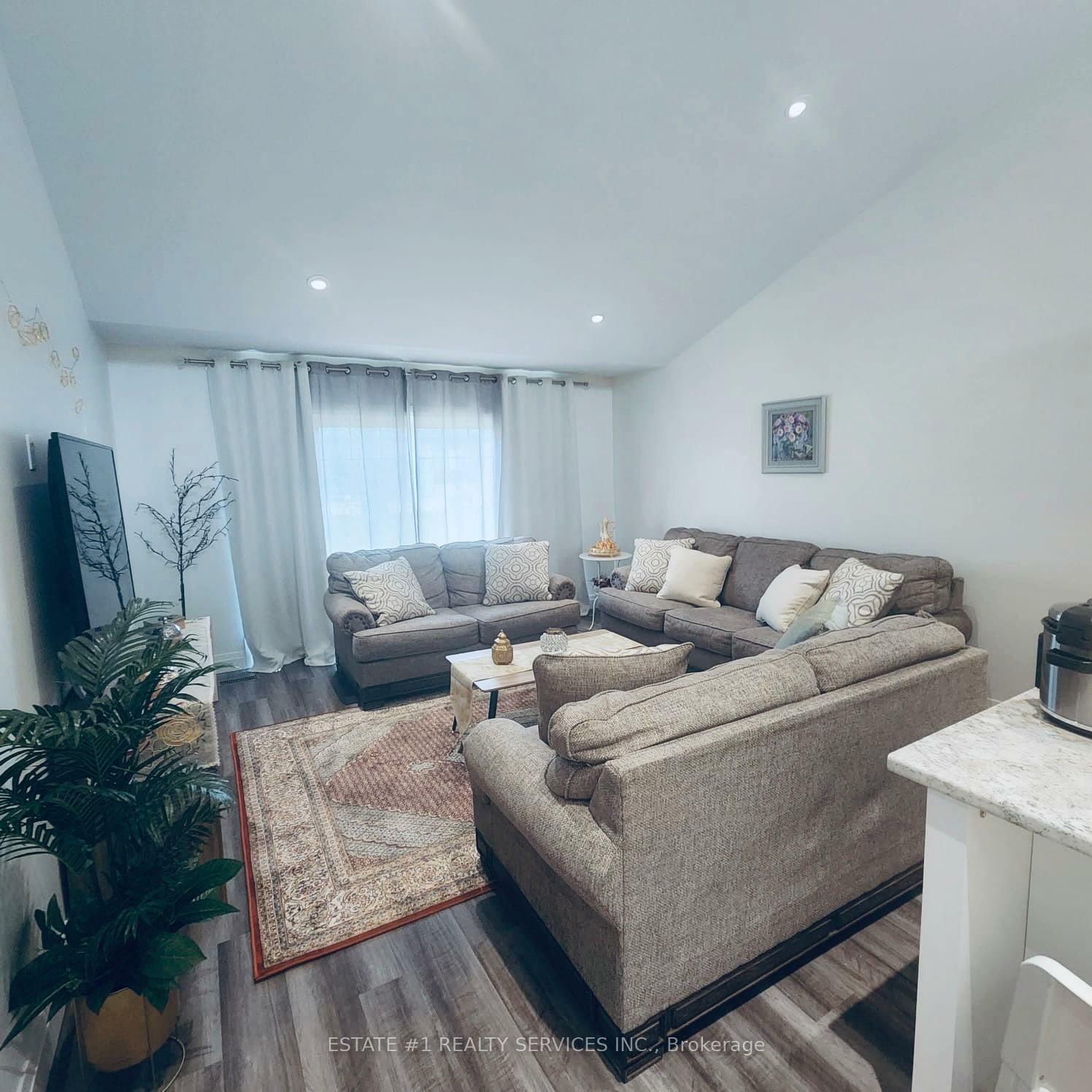 Property Photo:  5 Eagle Crt  ON N0H 2C3 