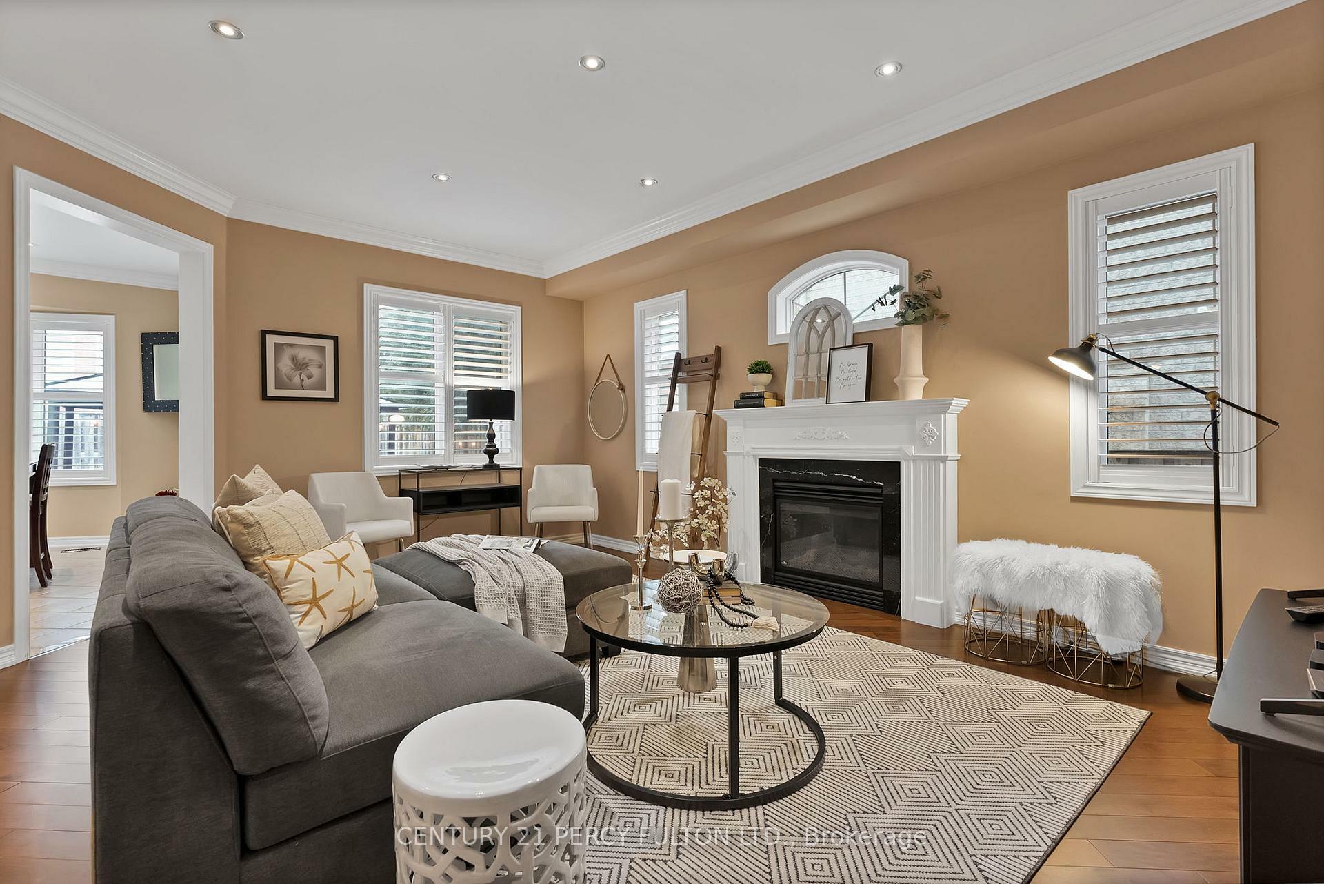 4 Berger Ave  Markham ON L6B 0B6 photo