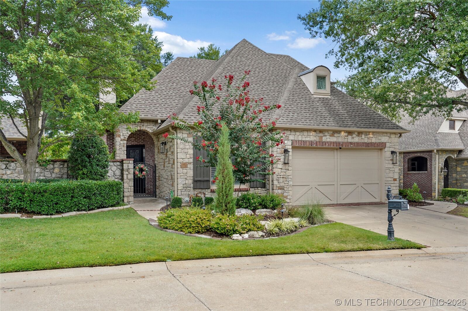 Property Photo: 5816 W Orlando Circle OK 74011