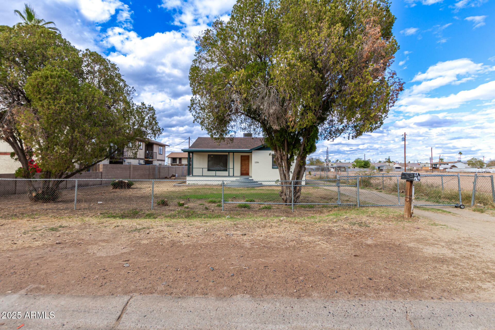 Property Photo:  2256 W Ella Street  AZ 85201 