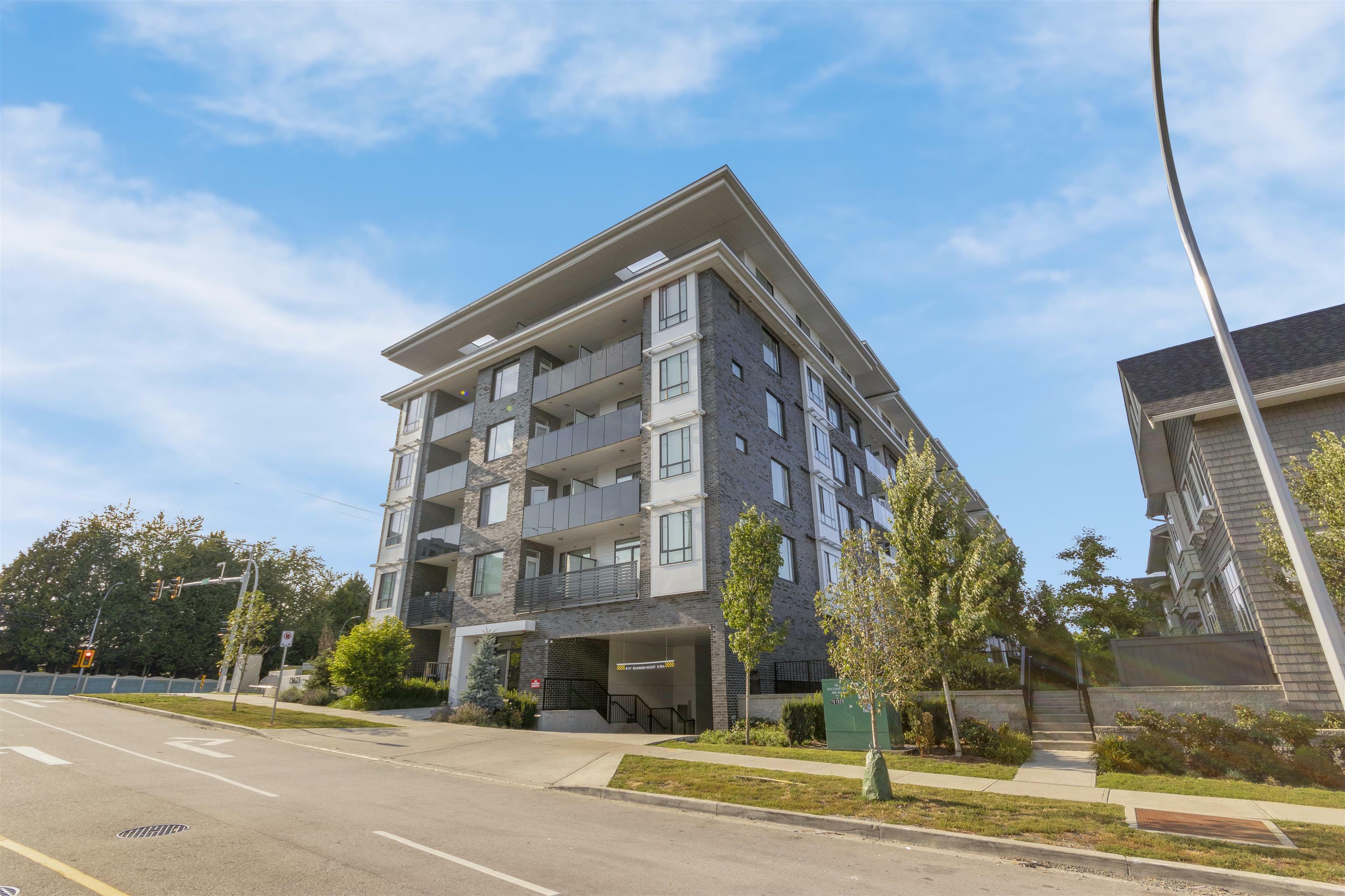 Photo de la propriété: 13623 81A Avenue 220 BC V3W 3N7