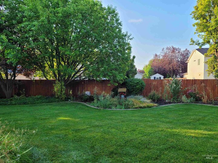 Property Photo: 805 W Piersol St ID 83686