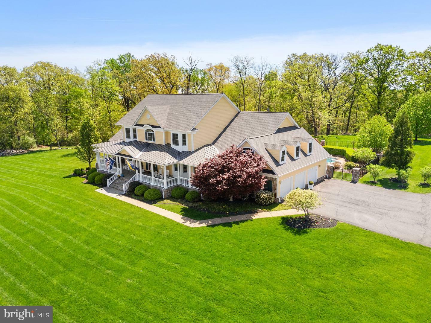Property Photo: 40959 Pacer Lane VA 20129