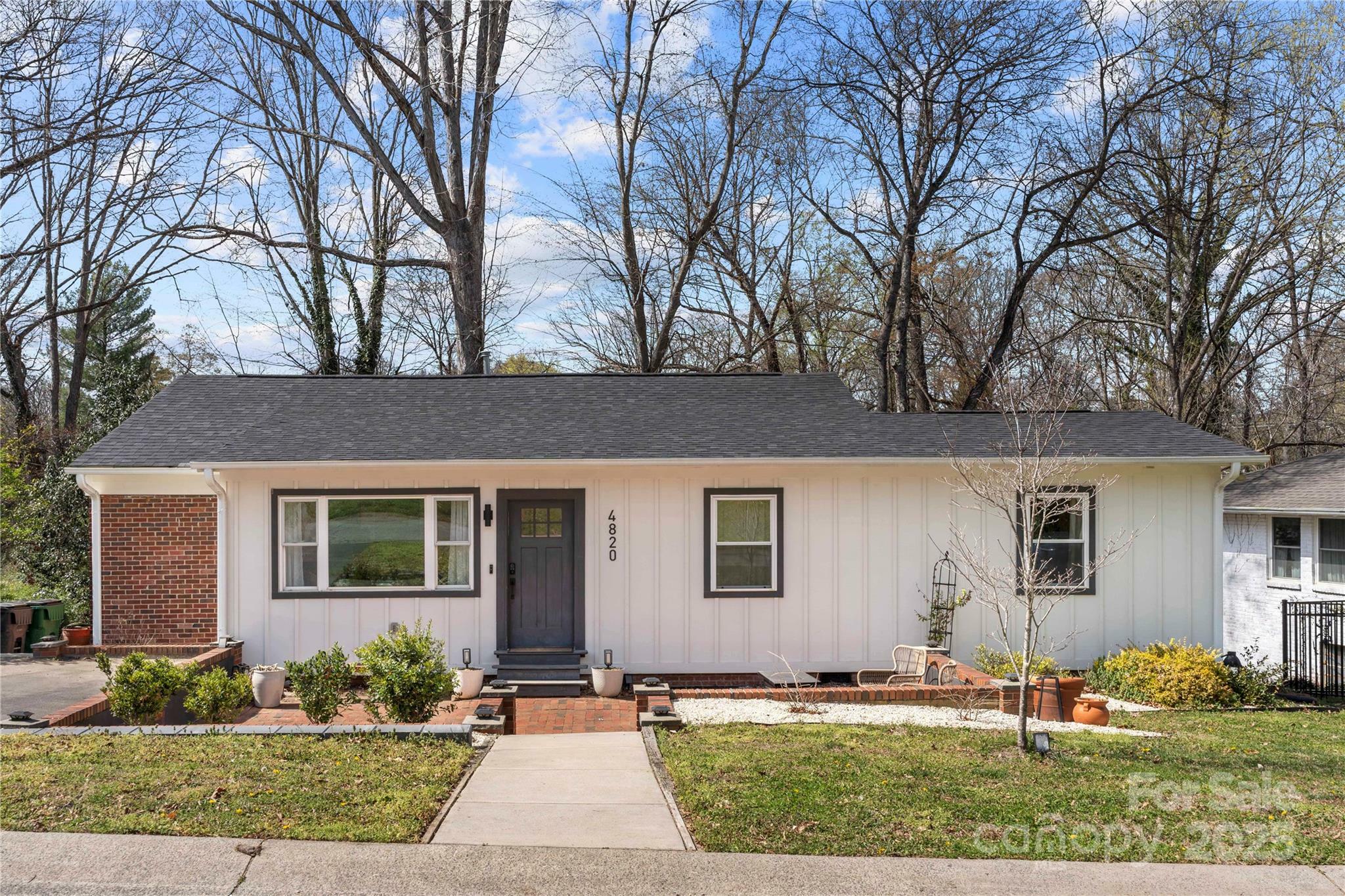 Property Photo: 4820 Valley Stream Road NC 28209
