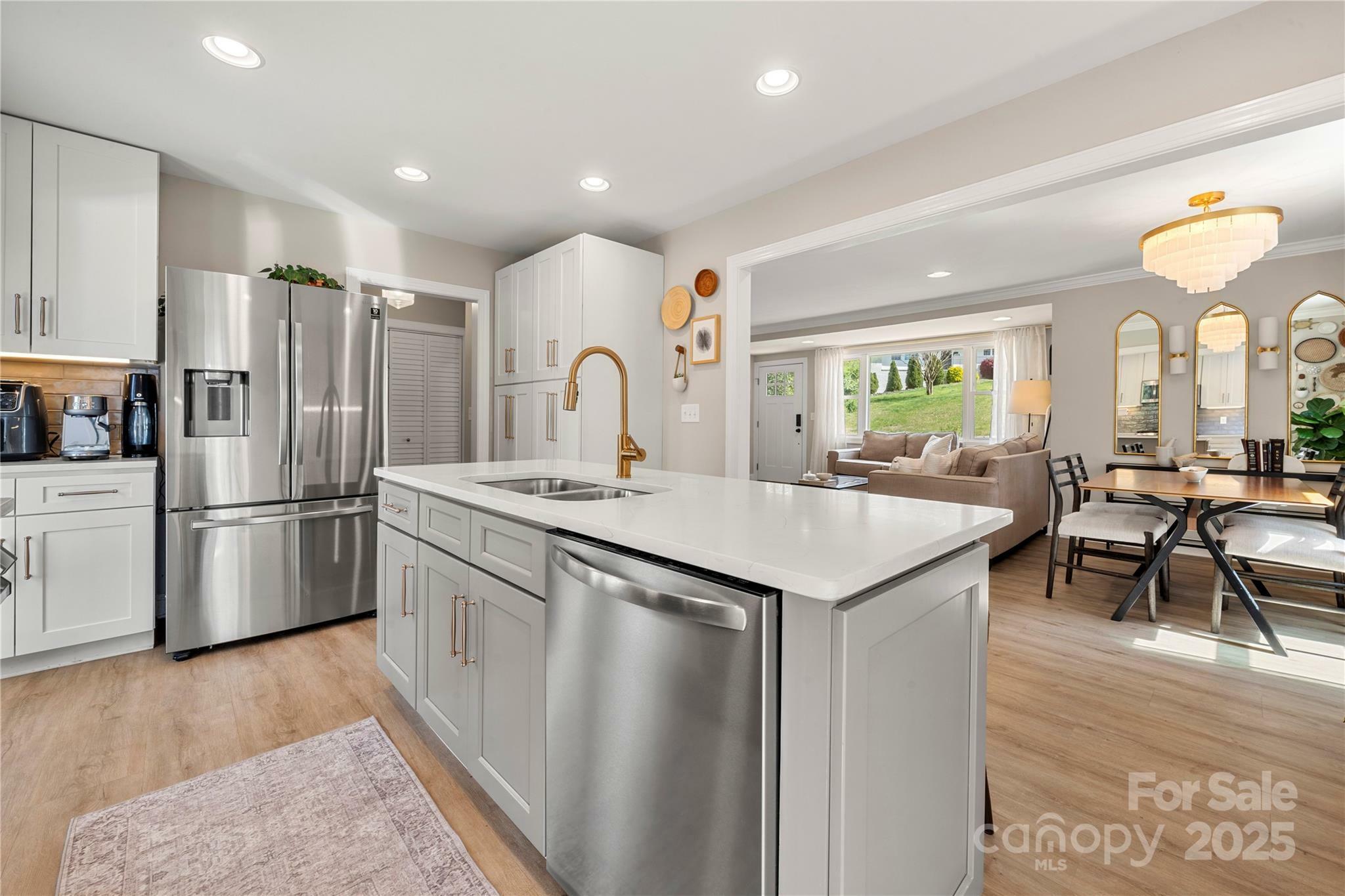 Property Photo:  4820 Valley Stream Road  NC 28209 