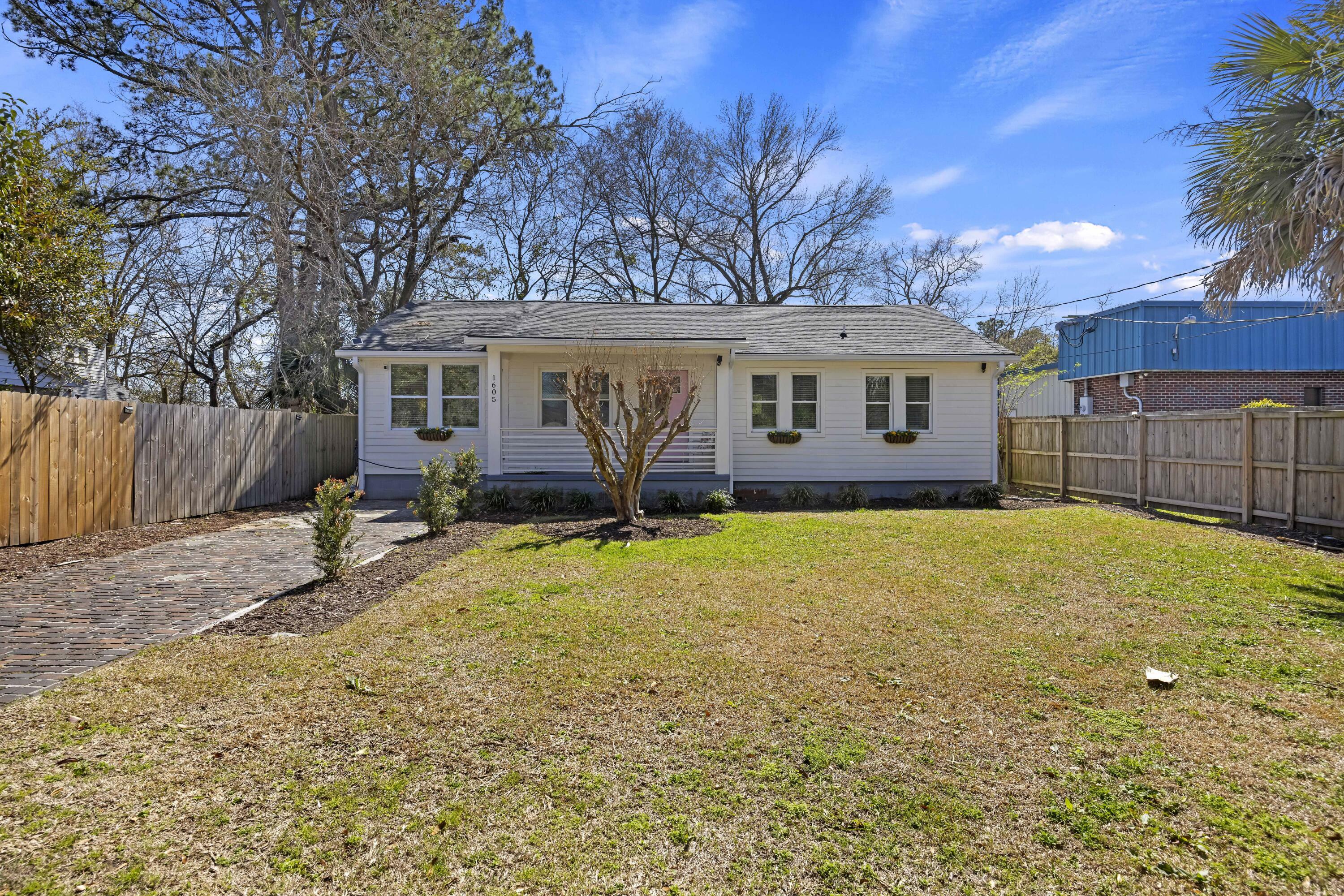 Property Photo:  1605 Evergreen Street  SC 29407 