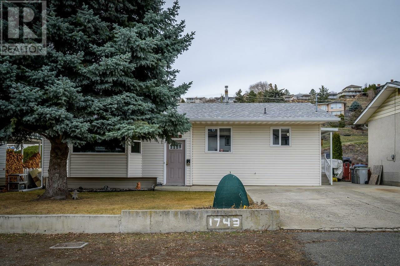 1743 Sheridan Drive  Kamloops BC V2B 6B1 photo