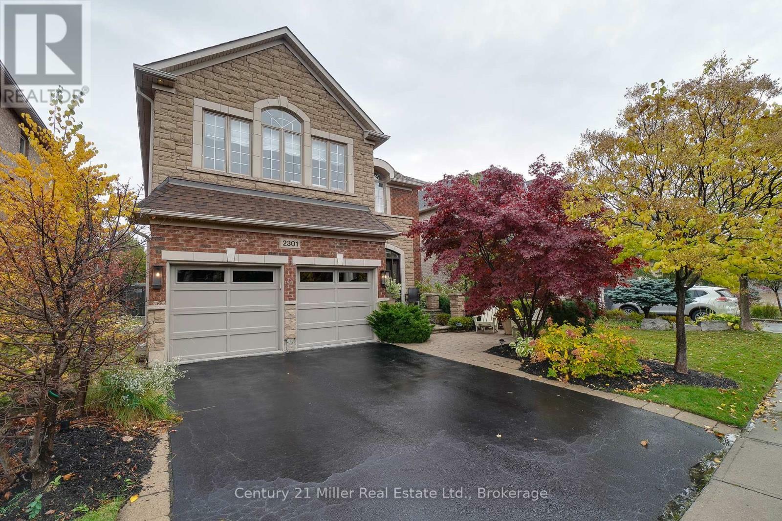 Property Photo: 2301 Hertfordshire Way ON L6H 7M5