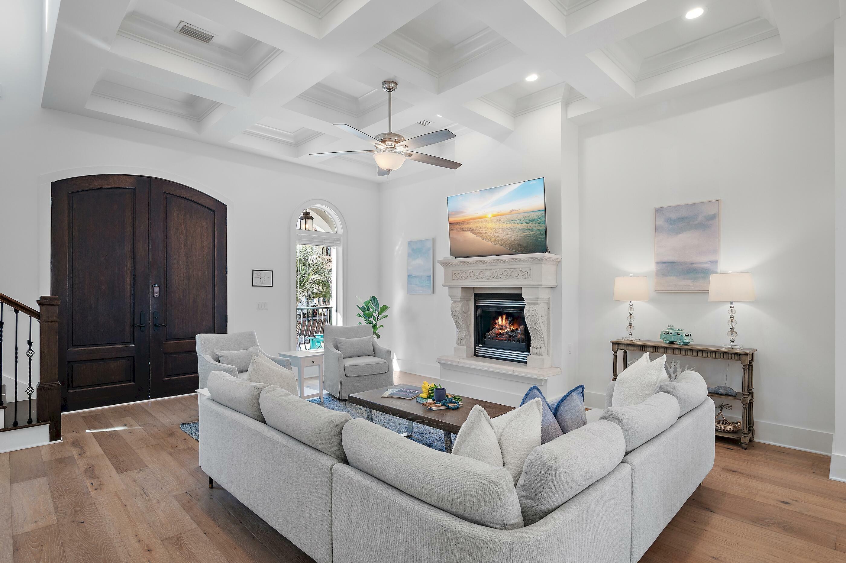 Property Photo: 106 Palmeira Way FL 32459