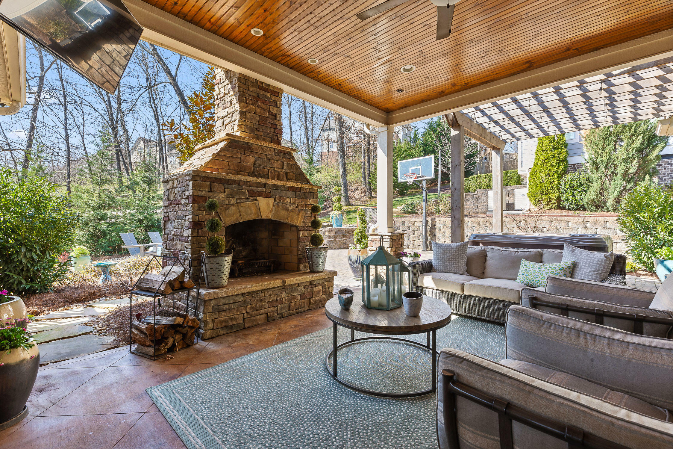 Property Photo: 1024 E Dallas Road TN 37405