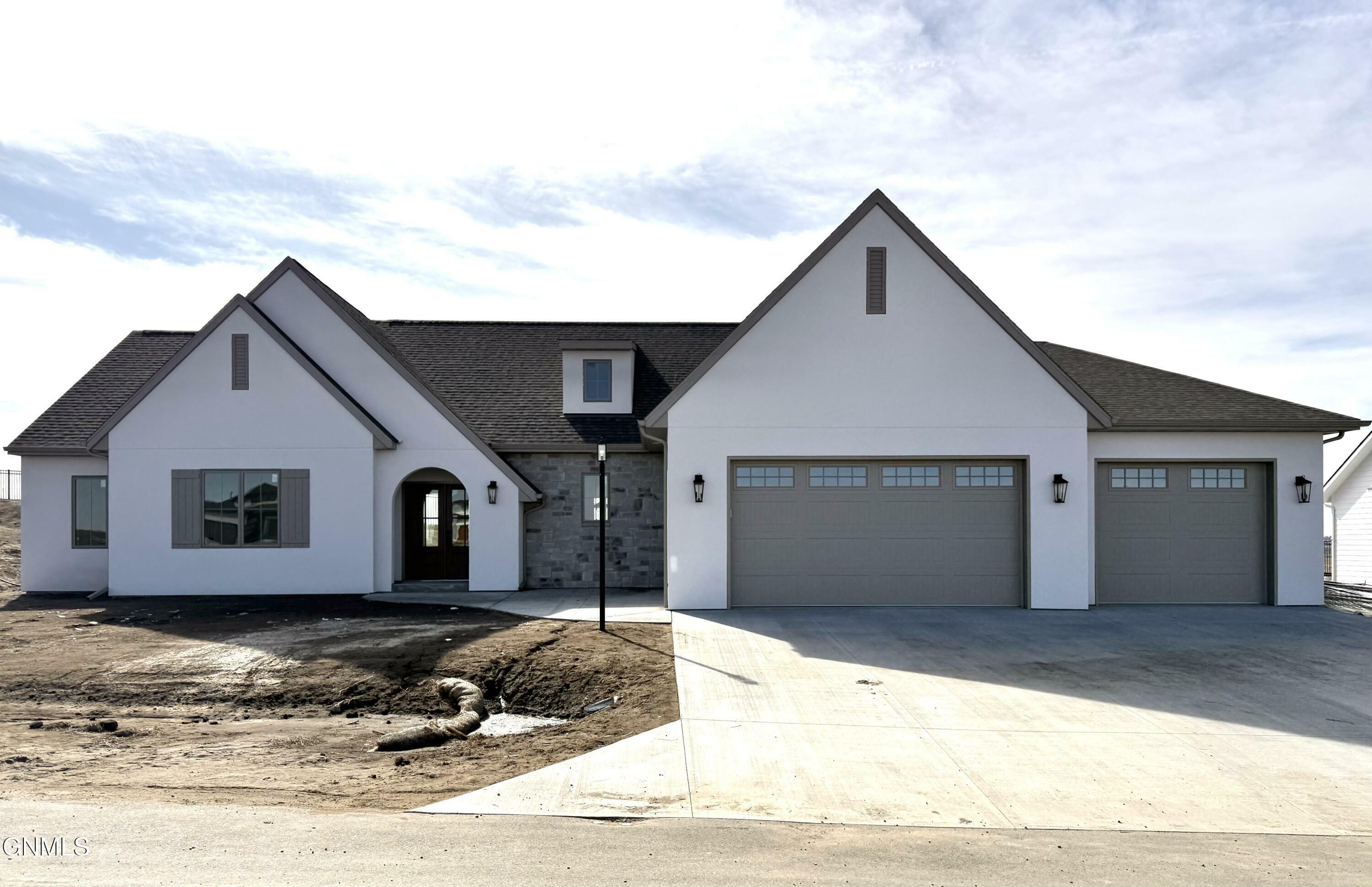 Property Photo: 3403 Palmer Place ND 58503