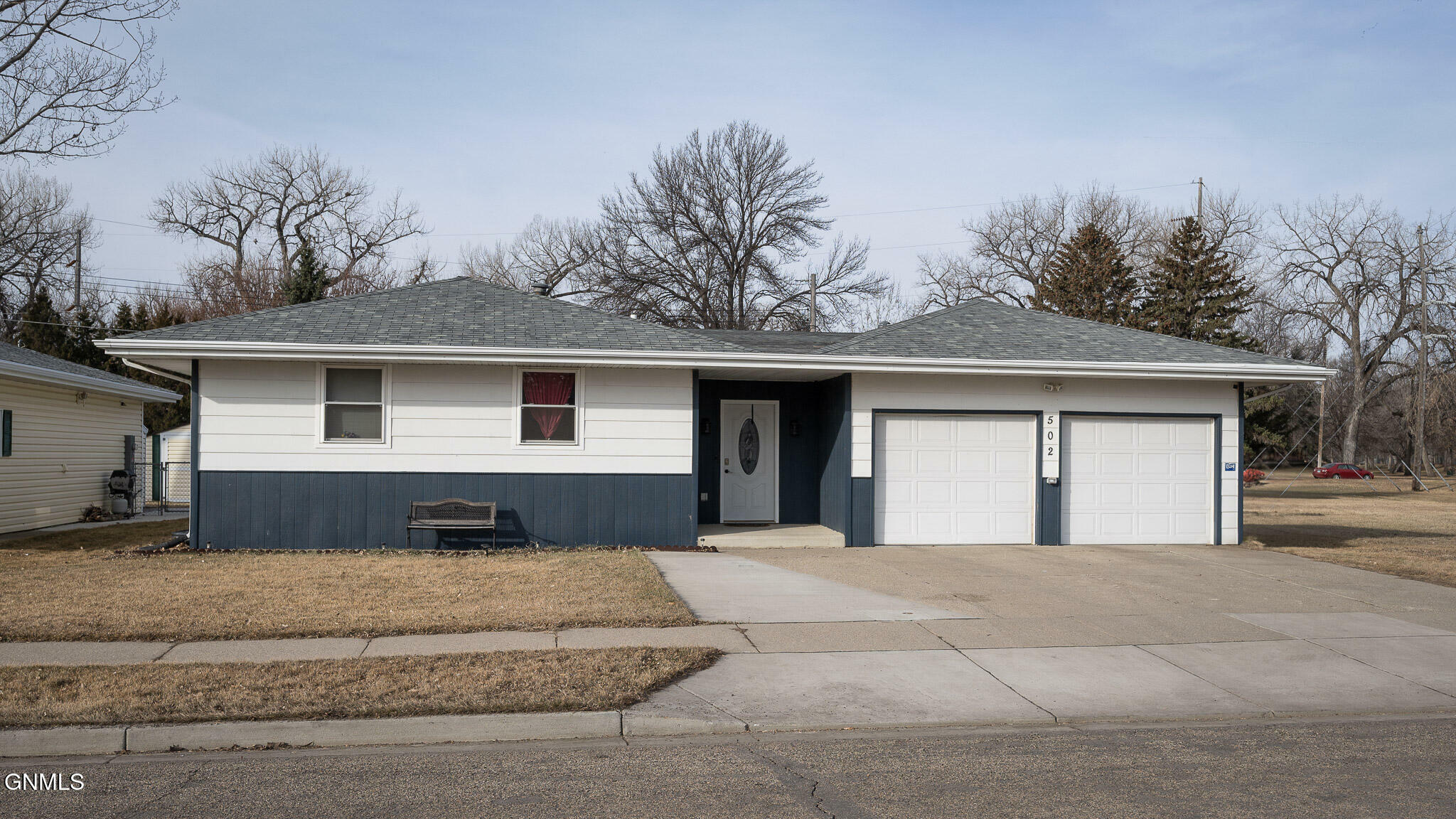 Property Photo:  502 Meadow Lane  ND 58504 