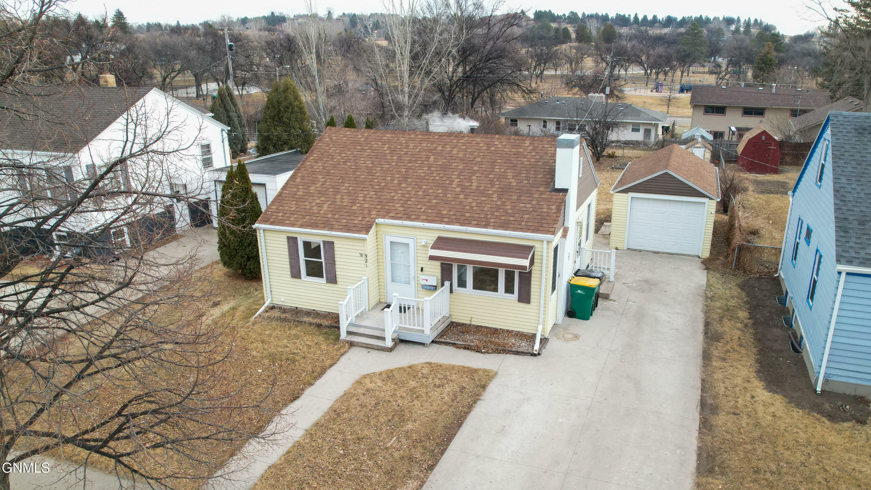 Property Photo:  921 N 16th Street  ND 58501 