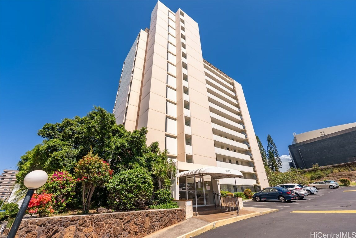 1031 Ala Napunani Street 401  Honolulu HI 96818 photo