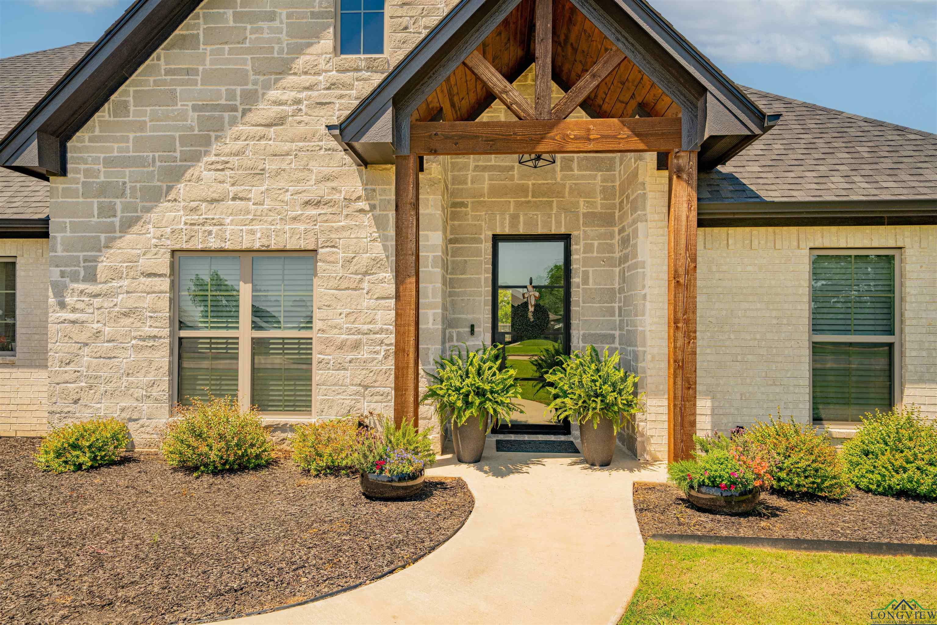 Property Photo: 4501 Windsor Park Ln TX 75662