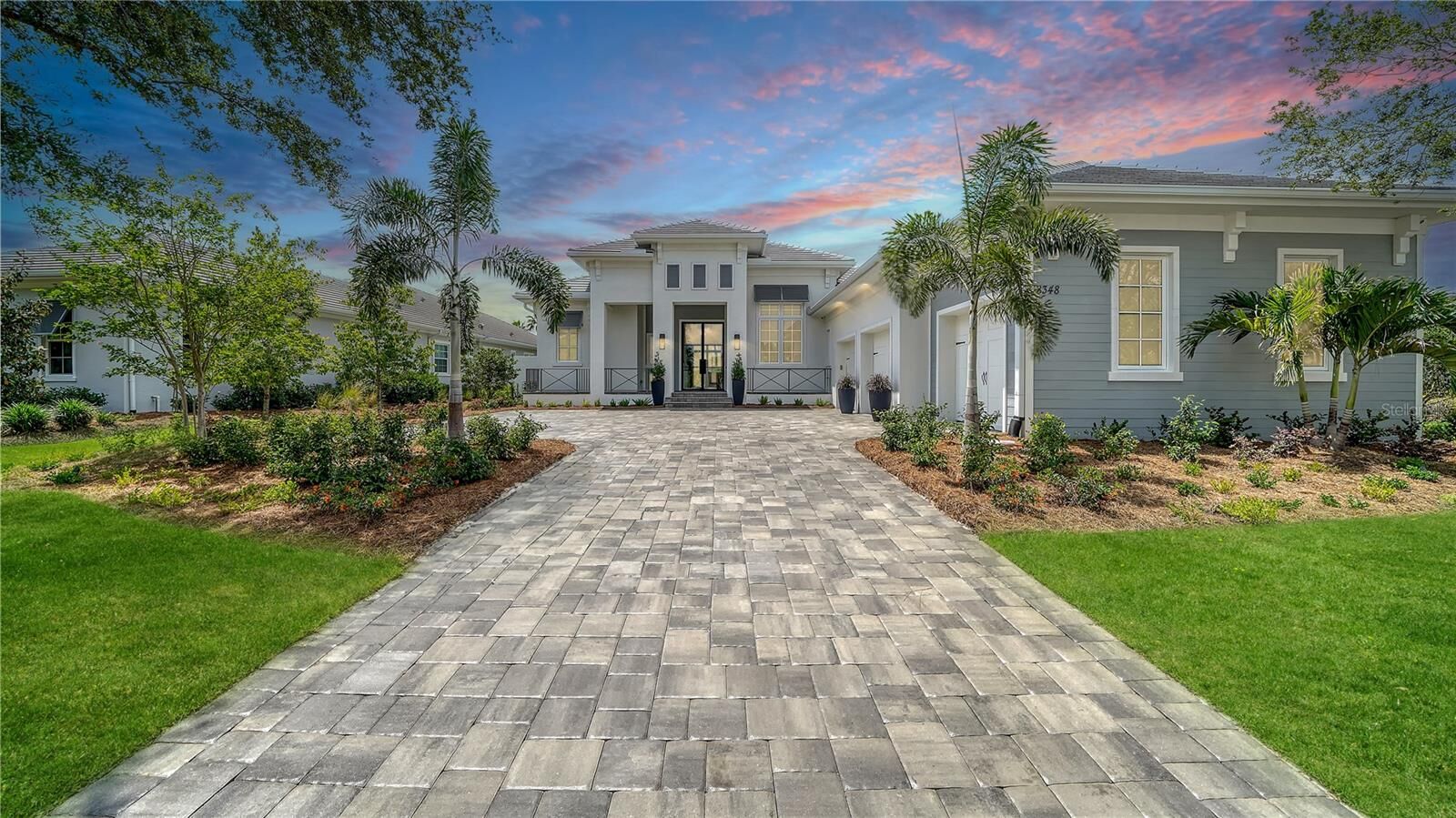 Property Photo: 8348 Catamaran Circle FL 34202