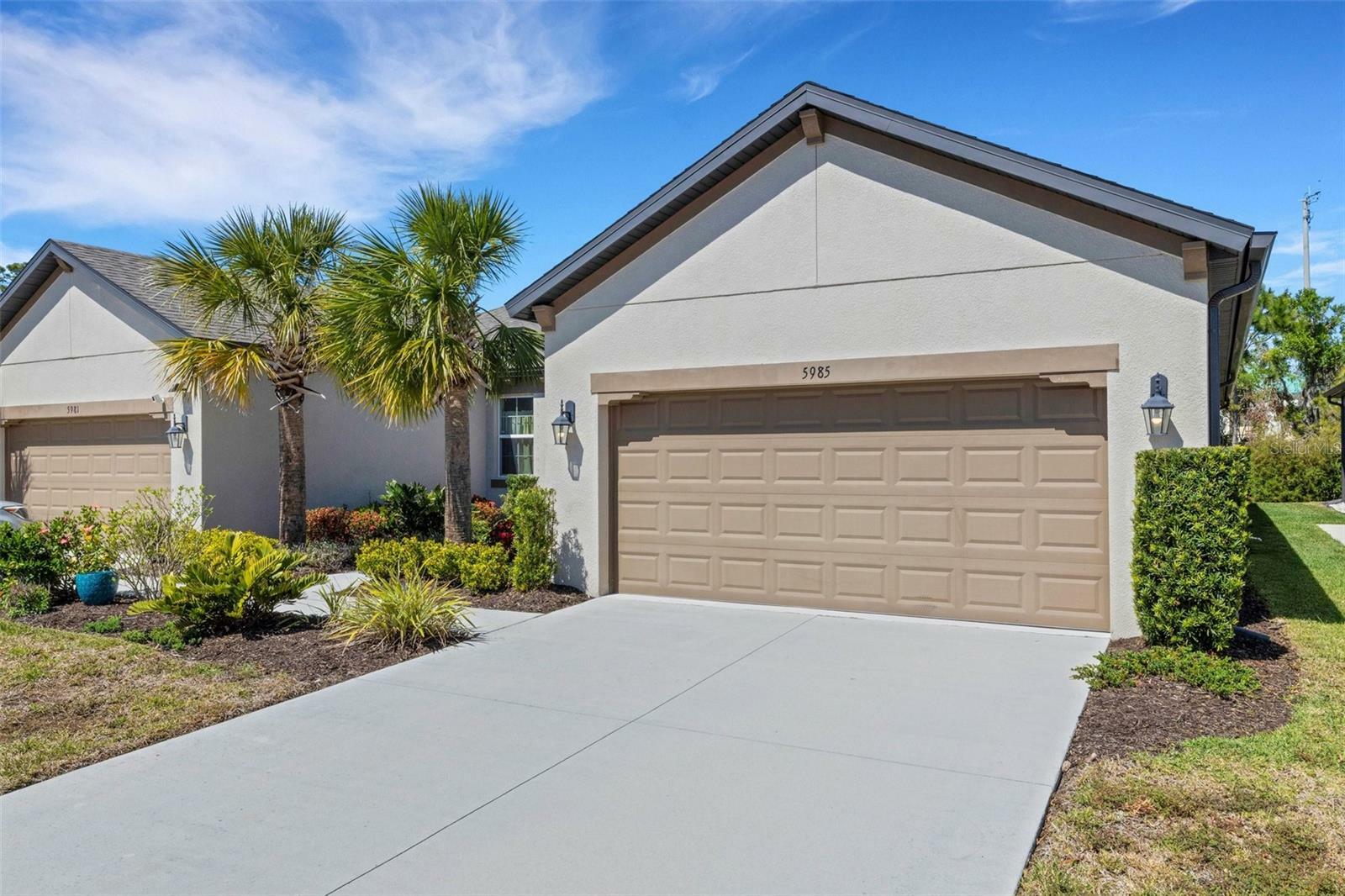 Property Photo:  5985 Amberly Drive  FL 34208 