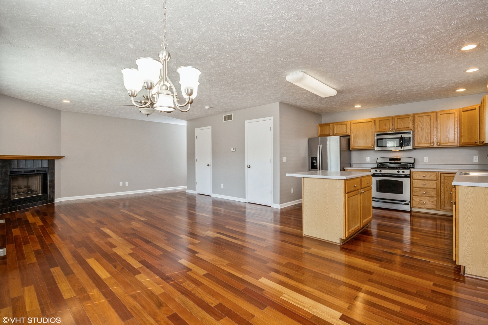 Property Photo: 2723 Gill Street 0 IL 61704