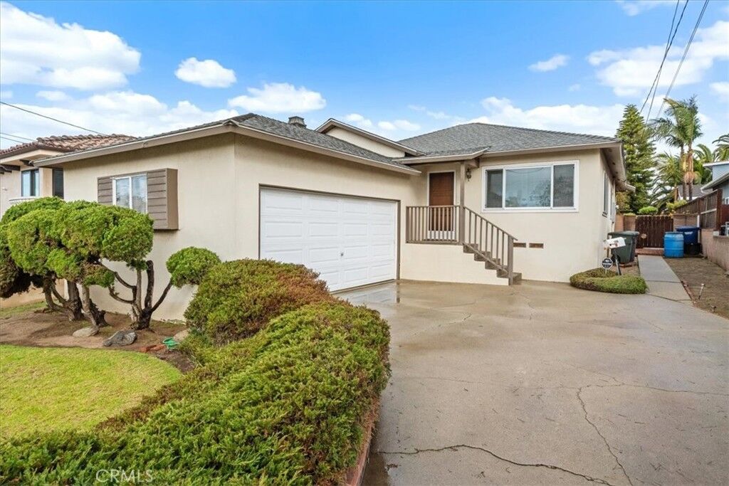 Property Photo: 635 W Oak Avenue CA 90245