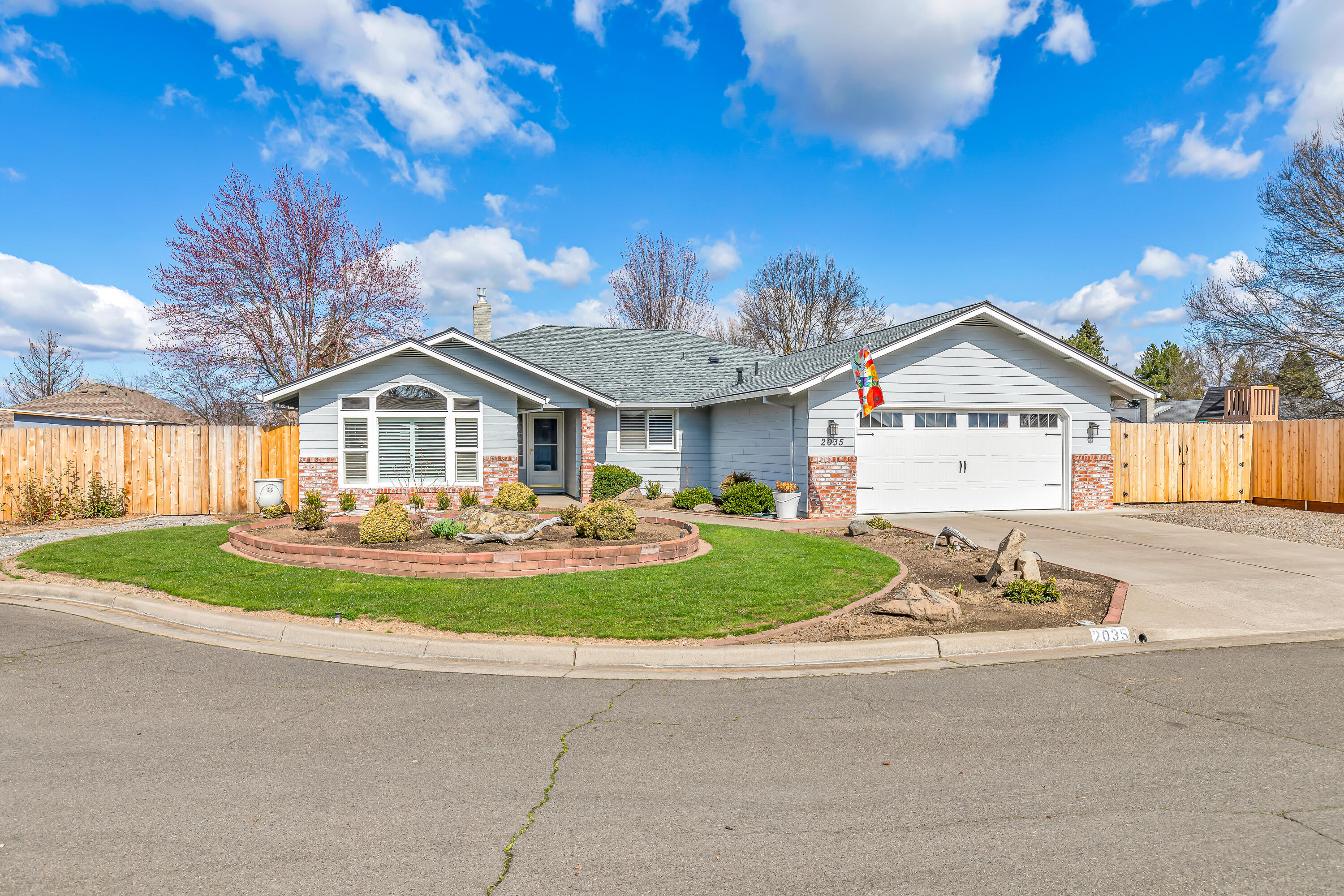 Property Photo: 2035 Stockel Court OR 97504